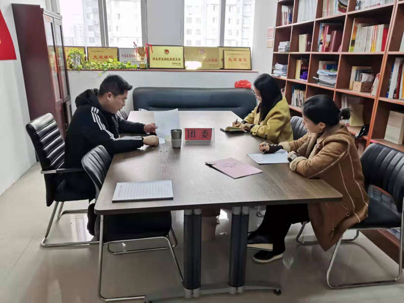 團委開展“不忘初心，牢記使命”主題教育專題黨課