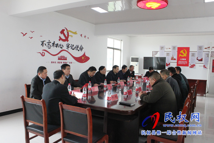 省法院黨組成員、省紀(jì)委監(jiān)委駐省法院紀(jì)檢組組長馬鋒軍到野崗鎮(zhèn)孟莊村調(diào)研脫貧攻堅工作