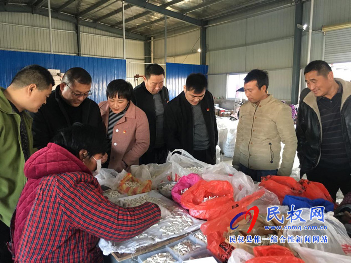 縣城市管理局機關黨支部與人和鎮(zhèn)虎西村黨支部開展結對共建“手拉手”活動 縣城市管理局機關黨支部與人和鎮(zhèn)虎西村黨支部開展結對共建“手拉手”活動
