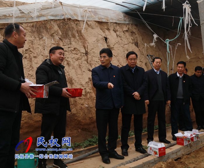 市委書記王戰(zhàn)營到我縣綠洲街道辦事處吳莊村開展“三·五”基層工作日活動 市委書記王戰(zhàn)營到我縣綠洲街道辦事處吳莊村開展“三·五”基層工作日活動