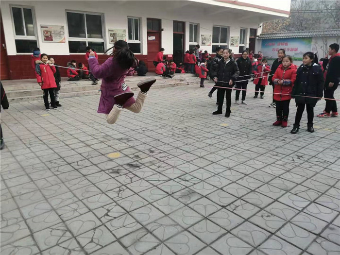 民權(quán)縣第三小學(xué)開展大課間趣味游戲運(yùn)動(dòng)豐富校園生活 民權(quán)縣第三小學(xué)開展大課間趣味游戲運(yùn)動(dòng)豐富校園生活