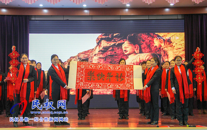 民權(quán)縣實(shí)驗(yàn)小學(xué)舉行“筑夢新時(shí)代·實(shí)小更出彩”迎新春教職工詩歌朗誦會 民權(quán)縣實(shí)驗(yàn)小學(xué)舉行“筑夢新時(shí)代·實(shí)小更出彩”迎新春教職工詩歌朗誦會