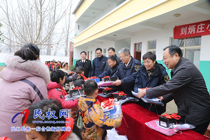 海關(guān)總署慰問(wèn)組到民權(quán)調(diào)研慰問(wèn) 海關(guān)總署慰問(wèn)組到民權(quán)調(diào)研慰問(wèn)