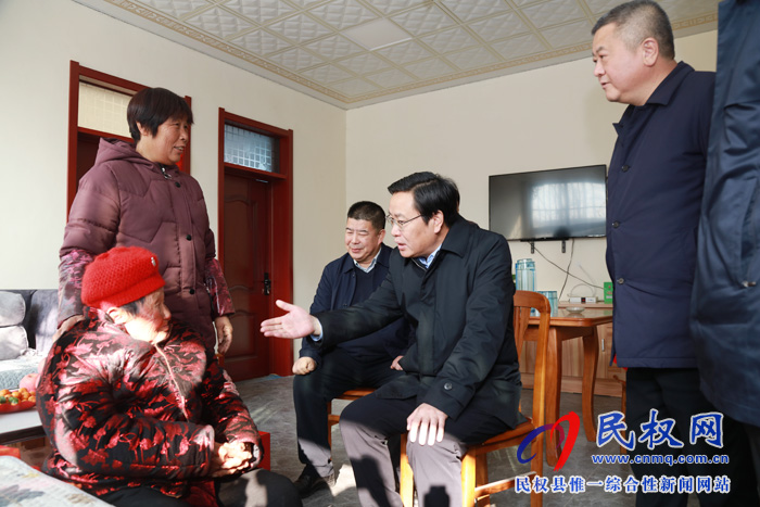 市人大常委會副主任、縣委書記姬脈常走訪慰問敬老院老人和百歲老人
