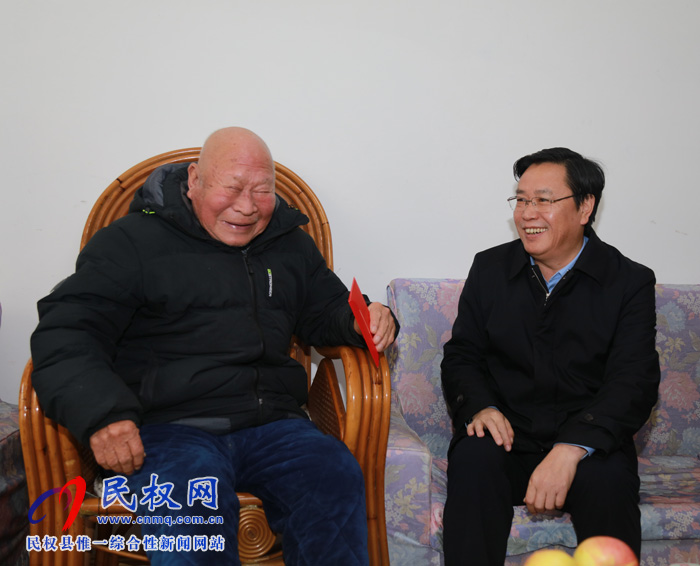市人大常委會(huì)副主任、縣委書記姬脈常走訪慰問(wèn)困難老黨員、抗日老兵