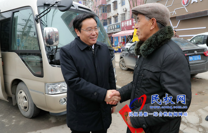 縣四大家領(lǐng)導走訪慰問特困居民、困難職工和企業(yè)軍轉(zhuǎn)干部