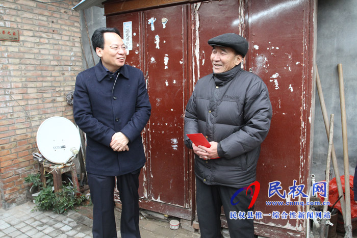 縣四大家領(lǐng)導走訪慰問特困居民、困難職工和企業(yè)軍轉(zhuǎn)干部
