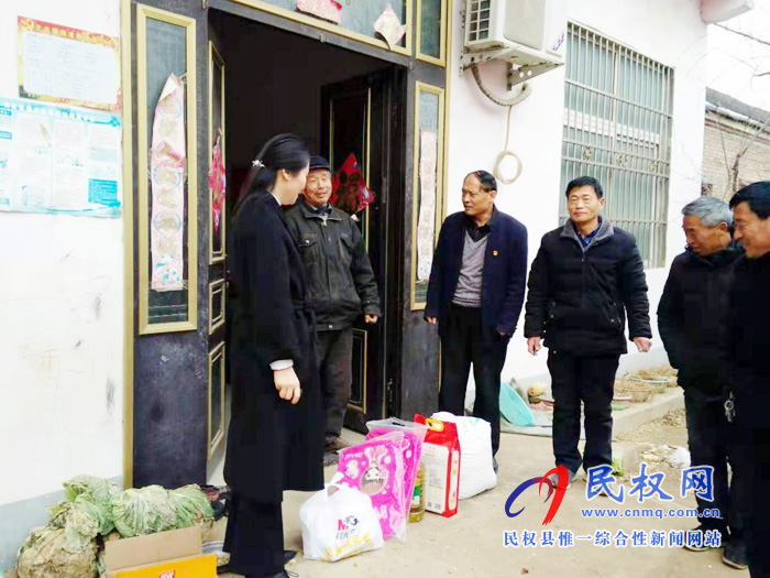 縣供銷社慰問幫扶村貧困戶