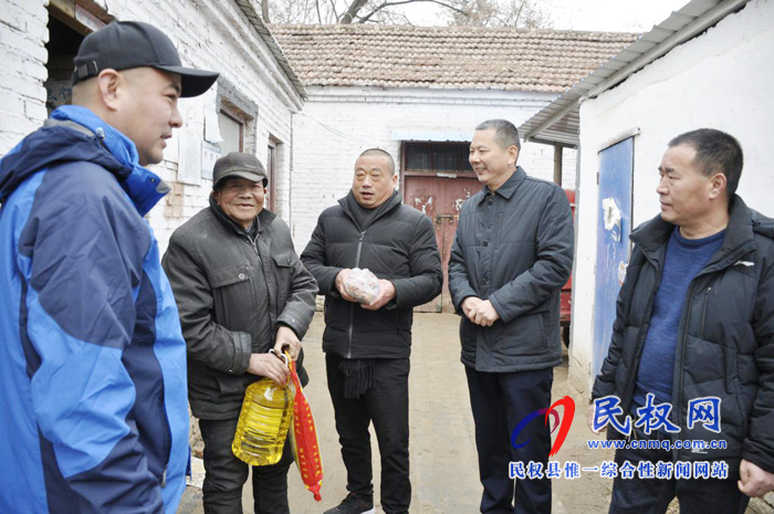 縣東方超市春節(jié)前幫扶慰問(wèn)貧困戶 縣東方超市春節(jié)前幫扶慰問(wèn)貧困戶