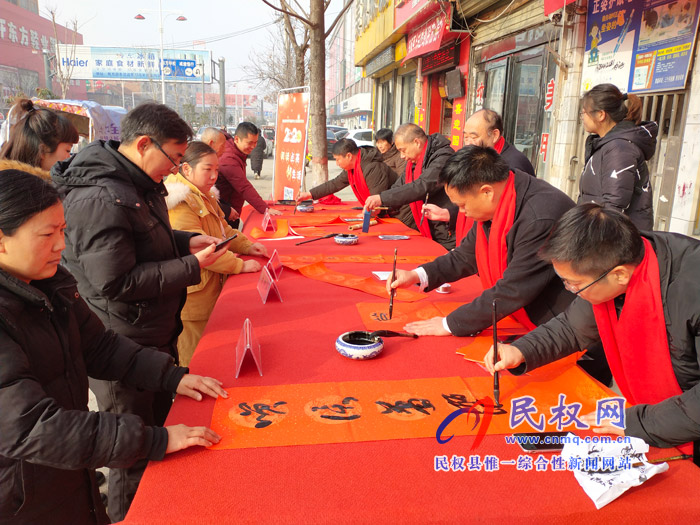 我縣開展文化進(jìn)萬家義寫春聯(lián)活動(dòng)