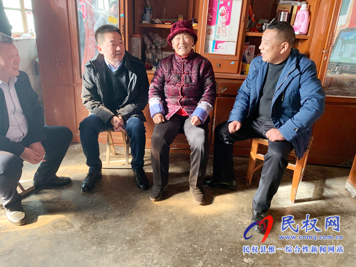 縣委常委、縣委辦公室主任孟亞松走訪慰問低保戶