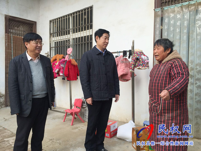 縣委常委、宣傳部長(zhǎng)屠志遠(yuǎn)一行到莊子鎮(zhèn)走訪慰問(wèn)貧困戶(hù)