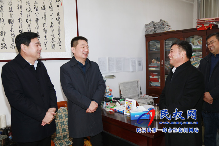 縣委常委、縣委辦公室主任孟亞松看望慰問春節(jié)期間值班人員