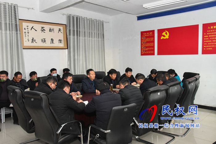 縣委常委、副縣長信木祥人和鎮(zhèn)督導新型冠狀病毒感染的肺炎疫情防控工作