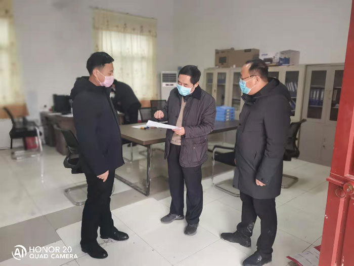 縣委常委、組織部長何玉明到褚廟鄉(xiāng)督導(dǎo)新型冠狀病毒感染的肺炎疫情防控工作