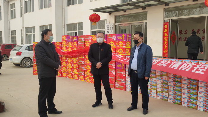 河南松川專用汽車有限公司慰問(wèn)王橋鎮(zhèn)疫情防控一線工作者 河南松川專用汽車有限公司慰問(wèn)王橋鎮(zhèn)疫情防控一線工作者