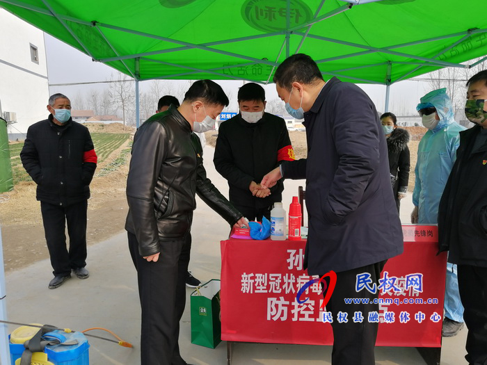 縣委常委、副縣長(zhǎng)房季到孫六鎮(zhèn)督導(dǎo)新型冠狀病毒防控工作
