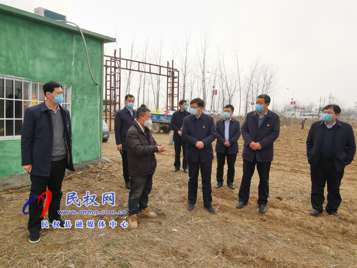 縣委副書記、縣長張團(tuán)結(jié)調(diào)研春耕工作和企業(yè)、扶貧車間復(fù)產(chǎn)復(fù)工工作