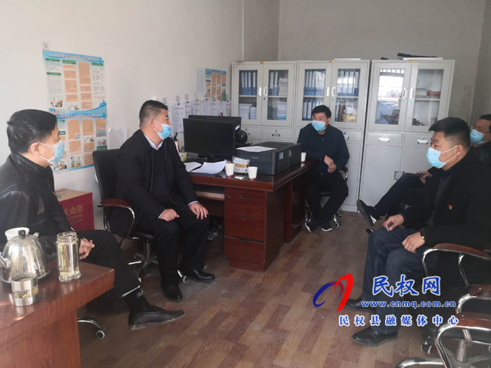 縣委常委、副縣長房季到縣疫情防控指揮部調(diào)研