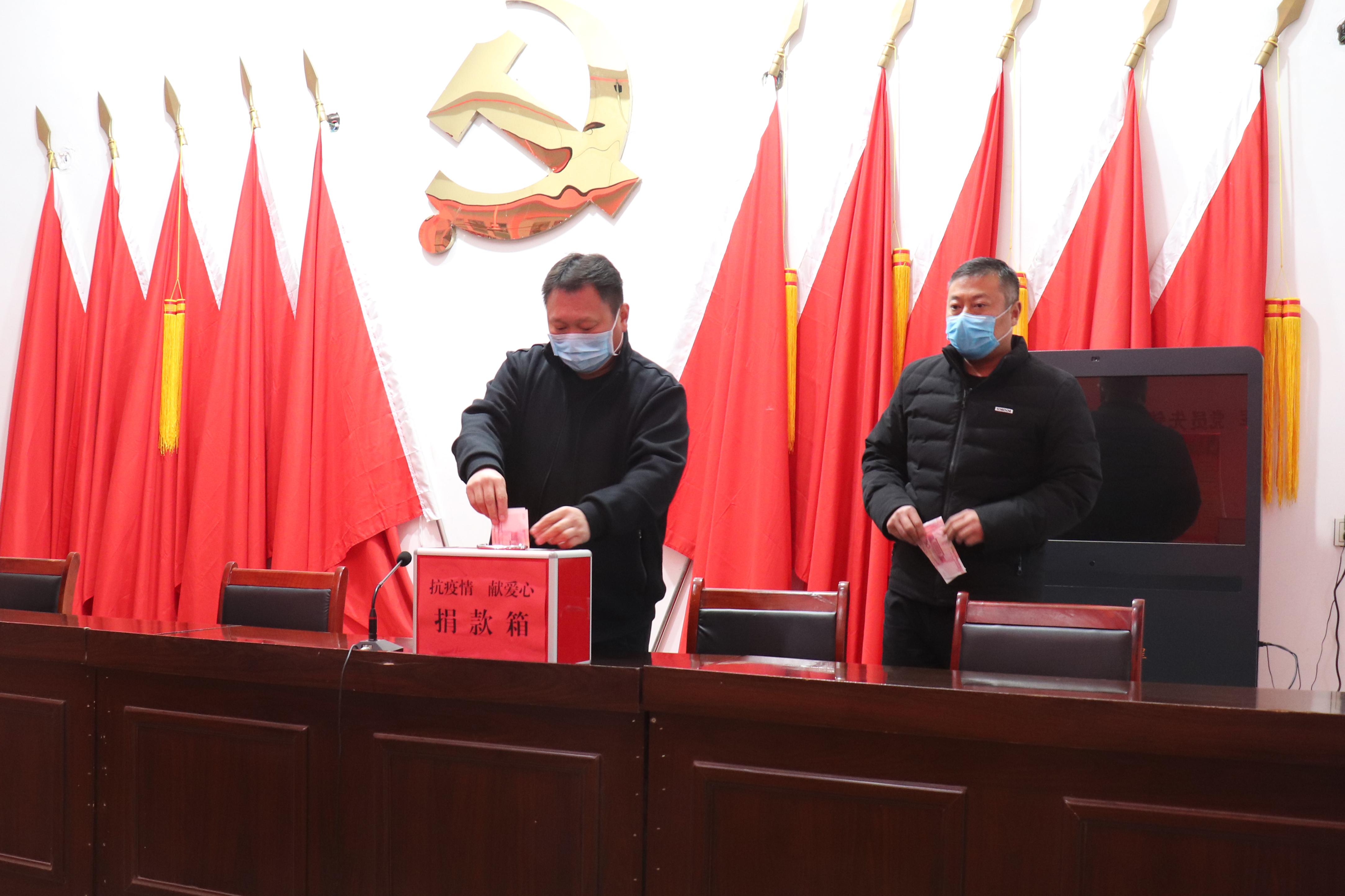 野崗鎮(zhèn)組織黨員干部開展抗擊新冠肺炎捐款活動 野崗鎮(zhèn)組織黨員干部開展抗擊新冠肺炎捐款活動