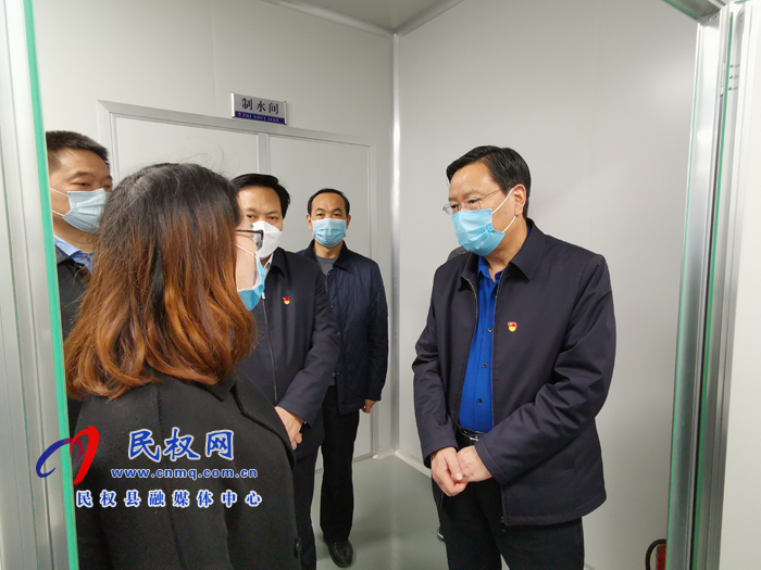 市人大常委會副主任、縣委書記姬脈常調研脫貧攻堅和人居環(huán)境改善工作