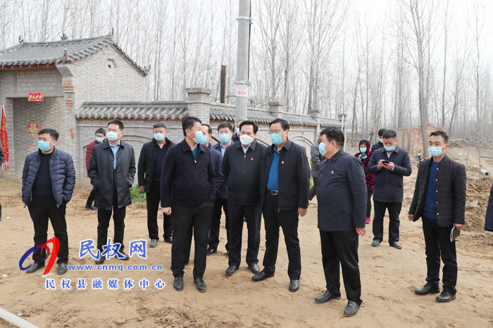 市人大常委會副主任、縣委書記姬脈常調研脫貧攻堅和人居環(huán)境改善工作