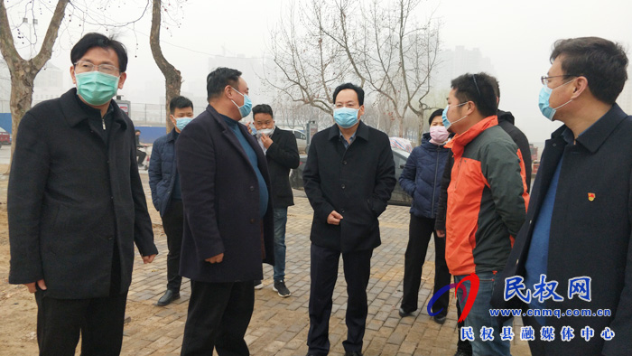 縣委常委、常務(wù)副縣長(zhǎng)李啟峰查看我縣生態(tài)水系建設(shè)工作