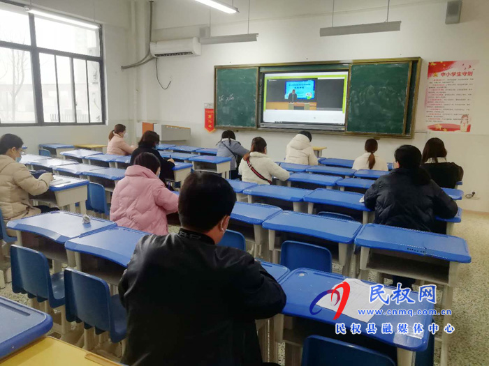 縣民族學(xué)校組織教師觀看商丘市校園新冠肺炎疫情防控技能培訓(xùn)講座