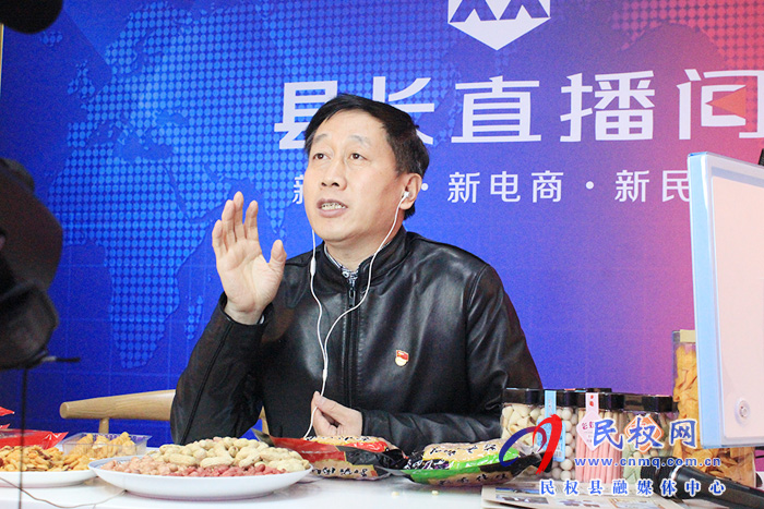 縣委常委、副縣長(zhǎng)房季變身網(wǎng)絡(luò)主播 帶貨不輸網(wǎng)紅