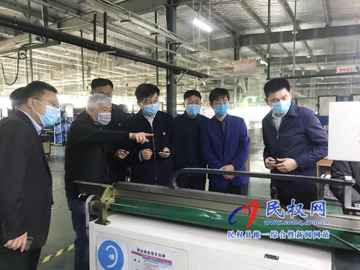 縣委副書記、縣長張團結查看在建項目和出口創(chuàng)匯企業(yè)運行情況