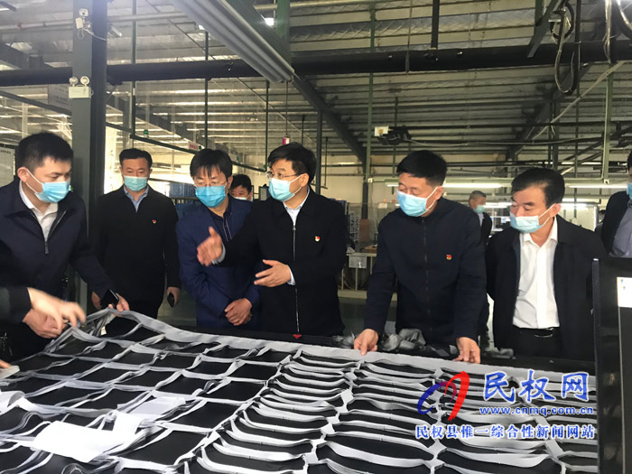 縣委副書記、縣長張團結查看在建項目和出口創(chuàng)匯企業(yè)運行情況