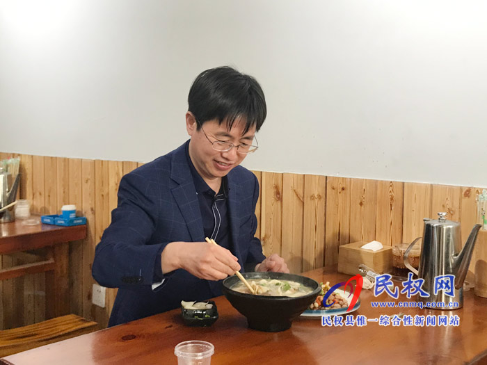 縣委副書記、縣長張團結調研餐飲業(yè)復工營業(yè)情況