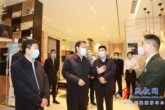 市人大常委會副主任、縣委書記姬脈常查看我縣重點公共服務(wù)業(yè)場所復(fù)工復(fù)產(chǎn)工作
