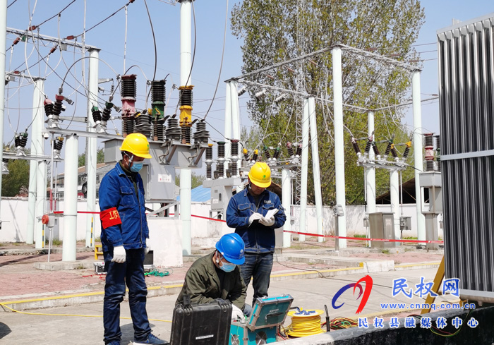 民權縣供電公司“電醫(yī)生”為設備“體檢” 民權縣供電公司“電醫(yī)生”為設備“體檢”