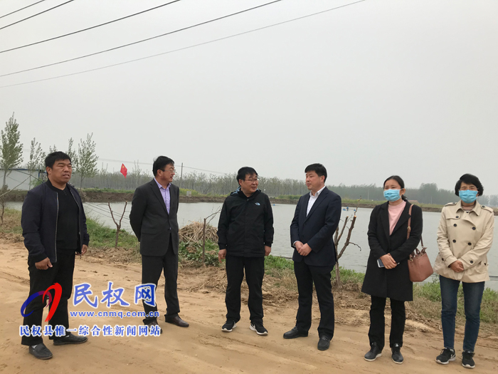 河南省水產(chǎn)科學研究院院長李治勛蒞民調(diào)研“四優(yōu)四化”項目暨水產(chǎn)品加工情況 河南省水產(chǎn)科學研究院院長李治勛蒞民調(diào)研“四優(yōu)四化”項目暨水產(chǎn)品加工情況