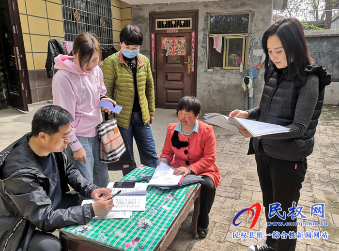 縣委老干部局進村入戶話脫貧、謀發(fā)展