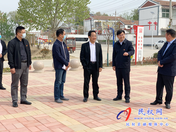 省高級法院黨組書記、院長胡道才一行到孟莊村開展扶貧慰問及調研工作