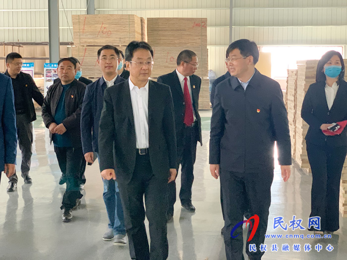 省高級法院黨組書記、院長胡道才一行到孟莊村開展扶貧慰問及調研工作