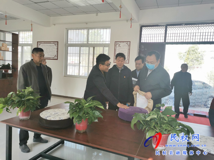 市委常委、常務(wù)副市長(zhǎng)吳祖明深入龍?zhí)伶?zhèn)邢莊村開(kāi)展“三?五”基層工作日活動(dòng)