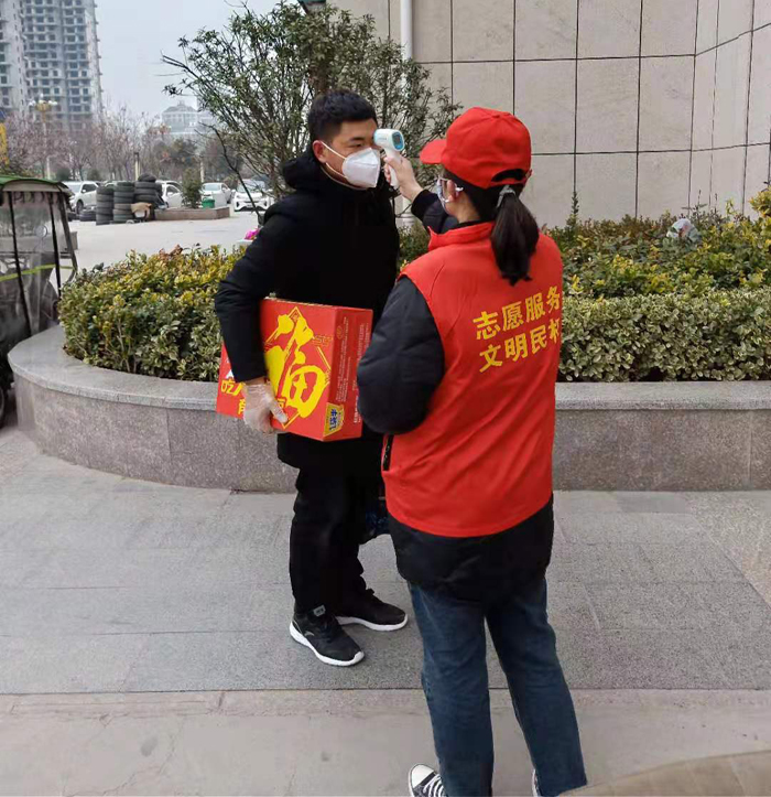 縣規(guī)劃中心組織志愿者到江山尚品小區(qū)開(kāi)展疫情防控志愿服務(wù)