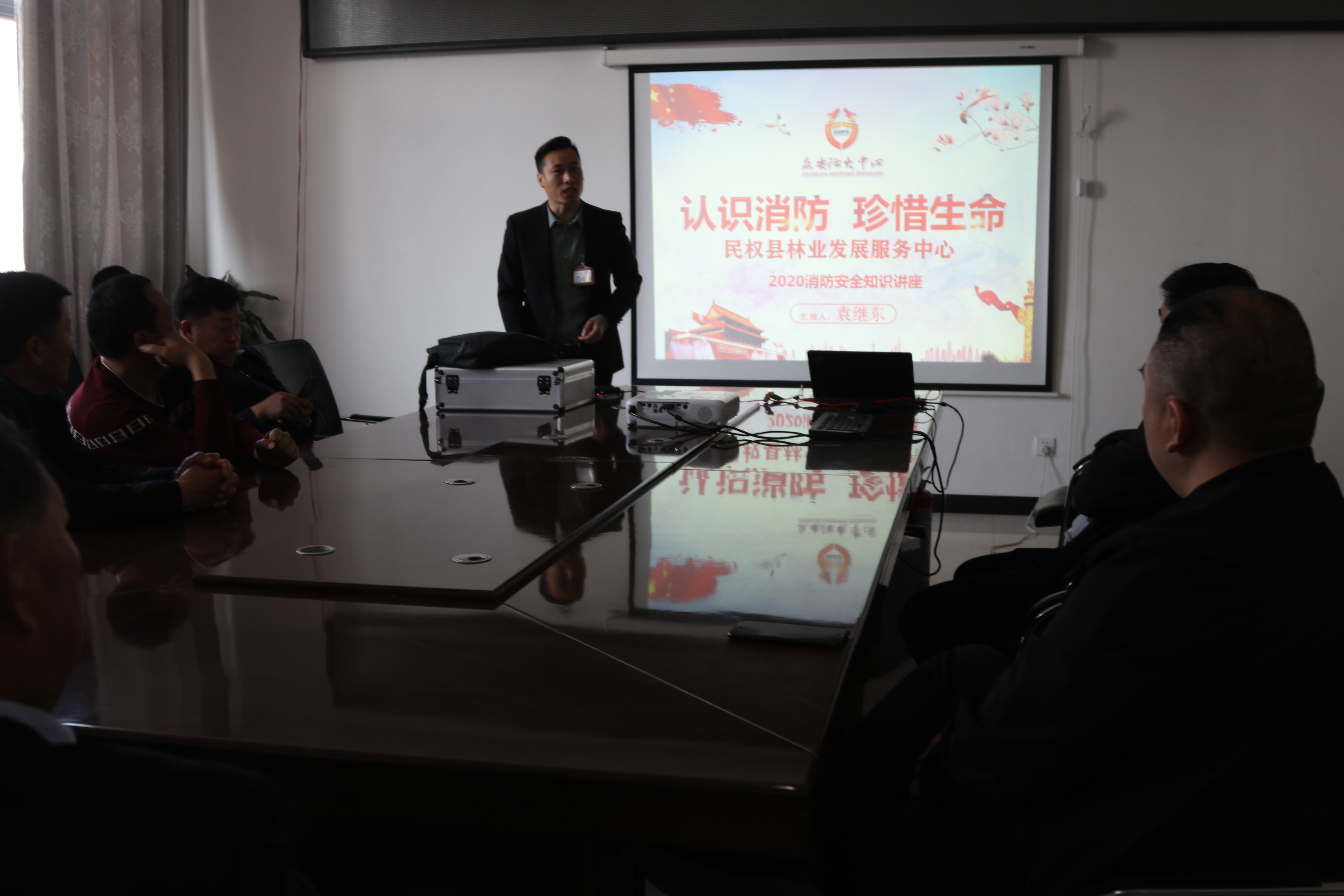 縣林業(yè)發(fā)展服務(wù)中心開展消防安全知識(shí)培訓(xùn)