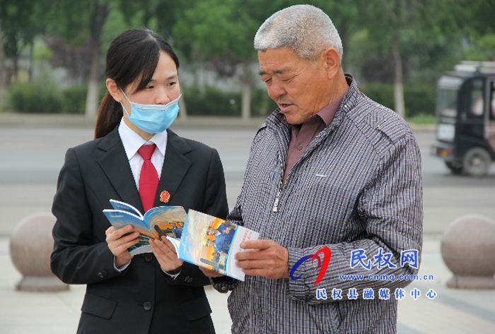 民權(quán)法院開展農(nóng)民工維權(quán)宣傳活動 民權(quán)法院開展農(nóng)民工維權(quán)宣傳活動