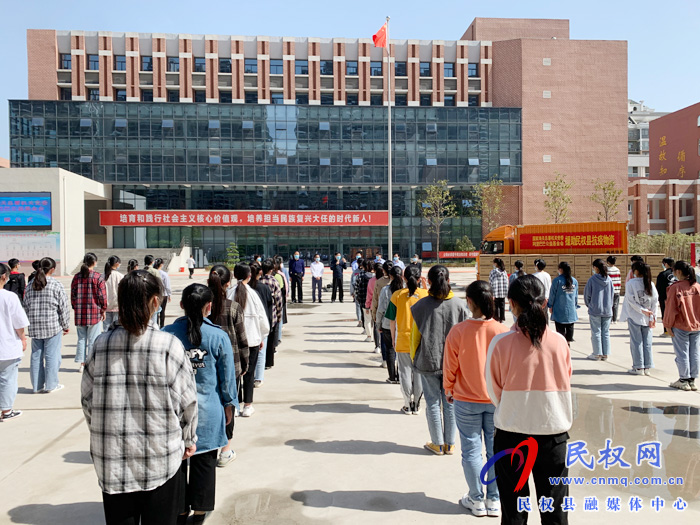 國家海關(guān)總署機關(guān)黨委、阿里巴巴公益基金會為我縣學(xué)校捐贈30萬只口罩