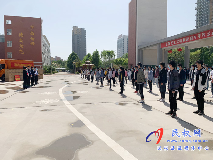 國家海關(guān)總署機關(guān)黨委、阿里巴巴公益基金會為我縣學(xué)校捐贈30萬只口罩
