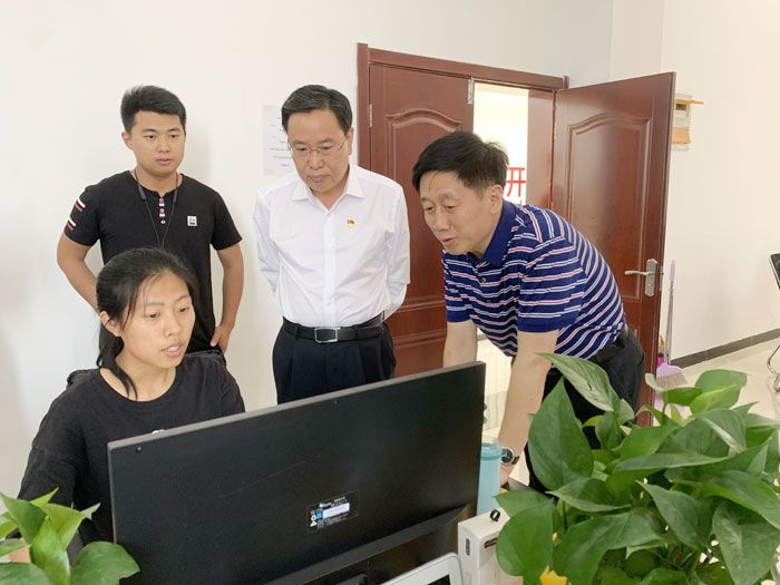 市人大常委會副主任、縣委書記姬脈常調(diào)研指導我縣跨境電商產(chǎn)業(yè)發(fā)展工作