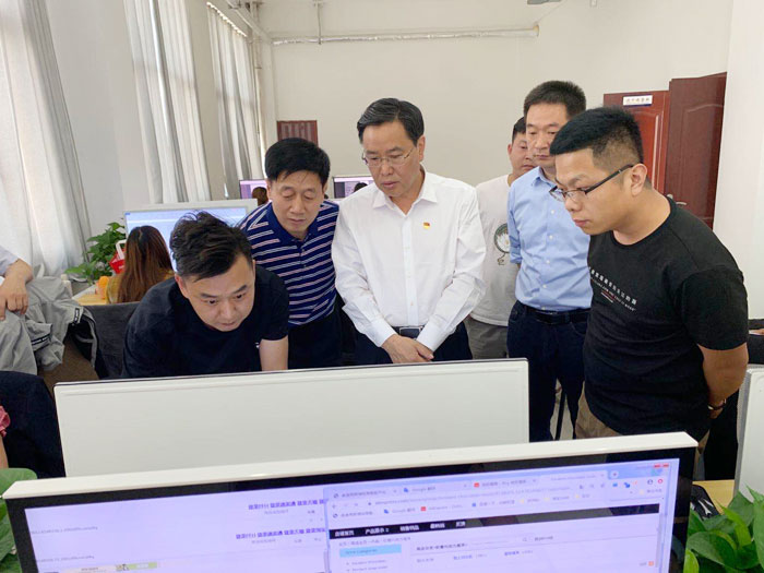 市人大常委會副主任、縣委書記姬脈常調(diào)研指導我縣跨境電商產(chǎn)業(yè)發(fā)展工作