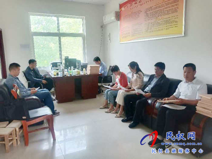 民權(quán)縣市場(chǎng)監(jiān)管局開展“結(jié)對(duì)幫扶”貧困戶活動(dòng) 民權(quán)縣市場(chǎng)監(jiān)管局開展“結(jié)對(duì)幫扶”貧困戶活動(dòng)