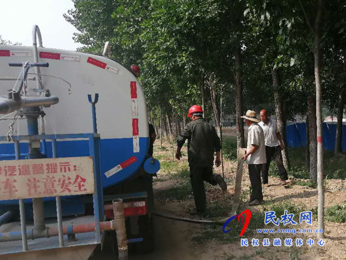 王橋鎮(zhèn)積極組織開展為綠化樹澆水活動 王橋鎮(zhèn)積極組織開展為綠化樹澆水活動