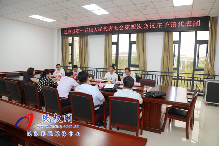 縣領(lǐng)導分別參加人大各代表團審議 縣領(lǐng)導分別參加人大各代表團審議