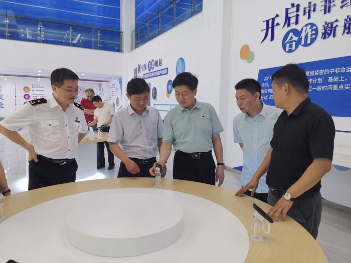 縣委常委、副縣長(zhǎng)房季帶隊(duì)赴湖南岳陽(yáng)城陵磯綜合保稅區(qū)考察學(xué)習(xí)